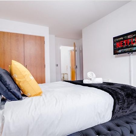 Maevela Apartments - Arcadian Versace Themed Apt ☆ Huge Balcony / Free Parking → Free Netflix -2 Min Walk From Birmingham Hippodrome Theatre, Arcadian, China Town, Sidewalk Club, Gay Village, 5 Mins From New Street Train Station - Birmingham Grand Ce Екстер'єр фото