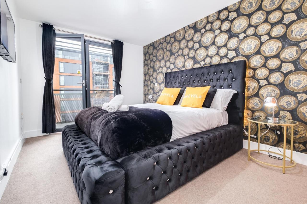 Maevela Apartments - Arcadian Versace Themed Apt ☆ Huge Balcony / Free Parking → Free Netflix -2 Min Walk From Birmingham Hippodrome Theatre, Arcadian, China Town, Sidewalk Club, Gay Village, 5 Mins From New Street Train Station - Birmingham Grand Ce Екстер'єр фото