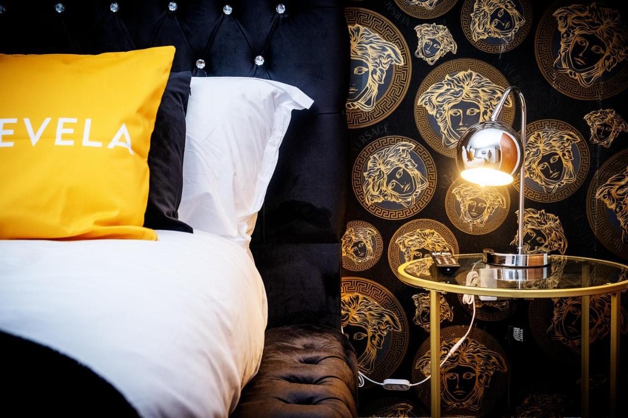 Maevela Apartments - Arcadian Versace Themed Apt ☆ Huge Balcony / Free Parking → Free Netflix -2 Min Walk From Birmingham Hippodrome Theatre, Arcadian, China Town, Sidewalk Club, Gay Village, 5 Mins From New Street Train Station - Birmingham Grand Ce Екстер'єр фото