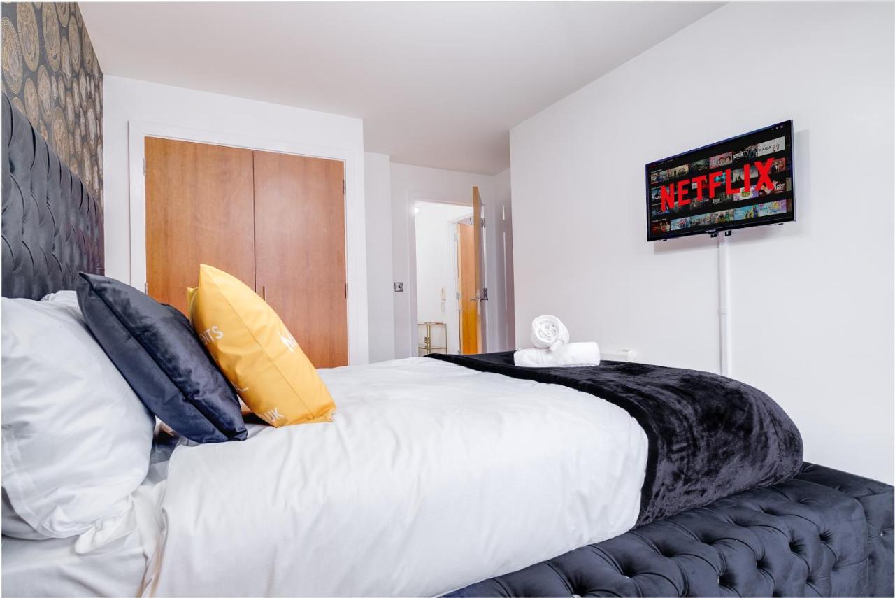 Maevela Apartments - Arcadian Versace Themed Apt ☆ Huge Balcony / Free Parking → Free Netflix -2 Min Walk From Birmingham Hippodrome Theatre, Arcadian, China Town, Sidewalk Club, Gay Village, 5 Mins From New Street Train Station - Birmingham Grand Ce Екстер'єр фото