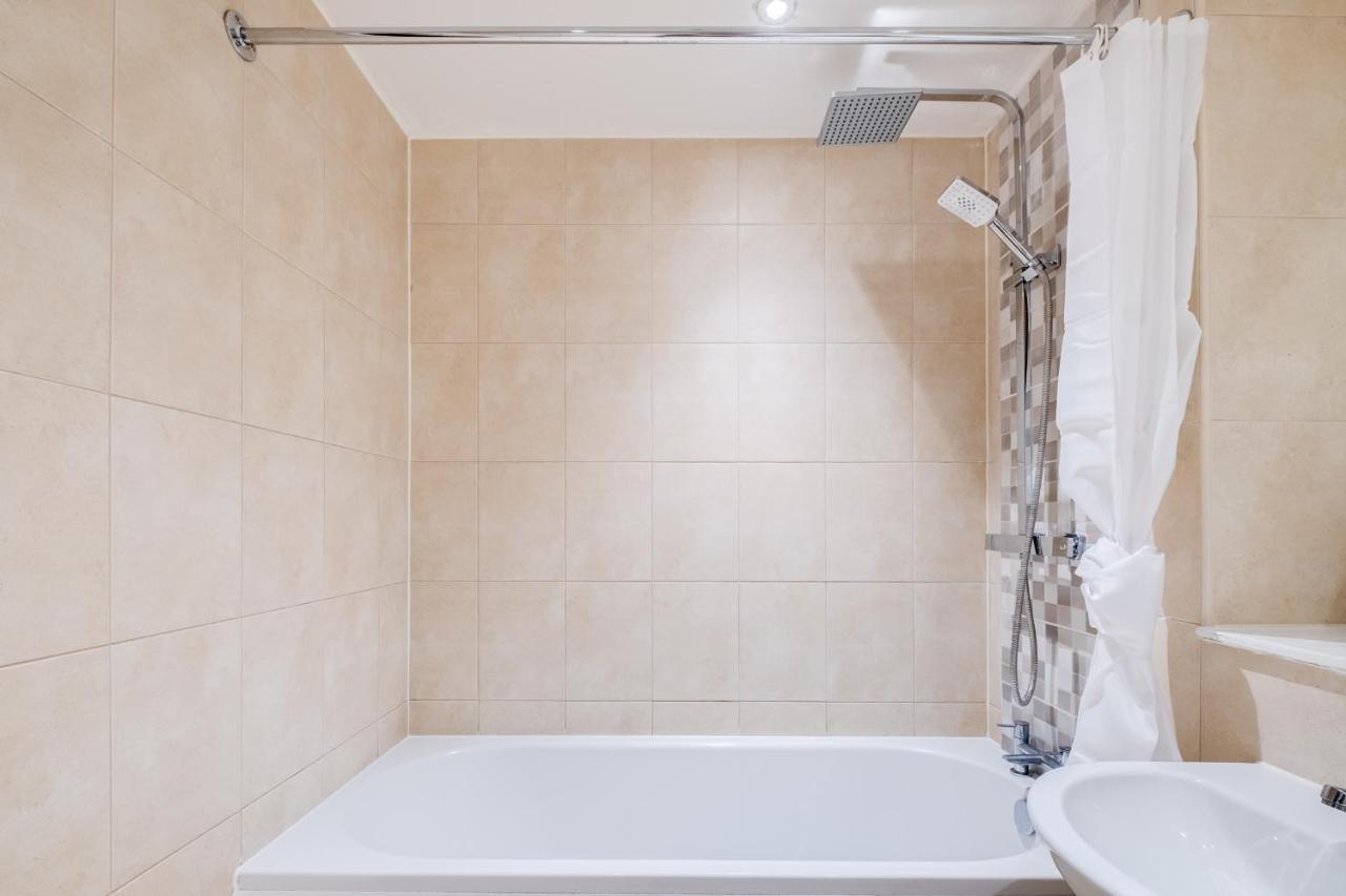 Maevela Apartments - Arcadian Versace Themed Apt ☆ Huge Balcony / Free Parking → Free Netflix -2 Min Walk From Birmingham Hippodrome Theatre, Arcadian, China Town, Sidewalk Club, Gay Village, 5 Mins From New Street Train Station - Birmingham Grand Ce Екстер'єр фото