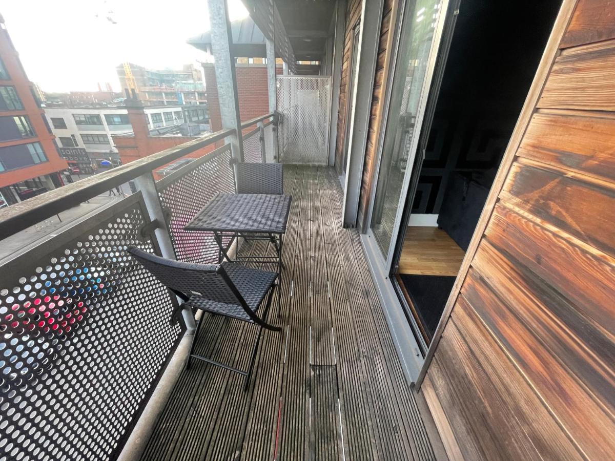 Maevela Apartments - Arcadian Versace Themed Apt ☆ Huge Balcony / Free Parking → Free Netflix -2 Min Walk From Birmingham Hippodrome Theatre, Arcadian, China Town, Sidewalk Club, Gay Village, 5 Mins From New Street Train Station - Birmingham Grand Ce Екстер'єр фото