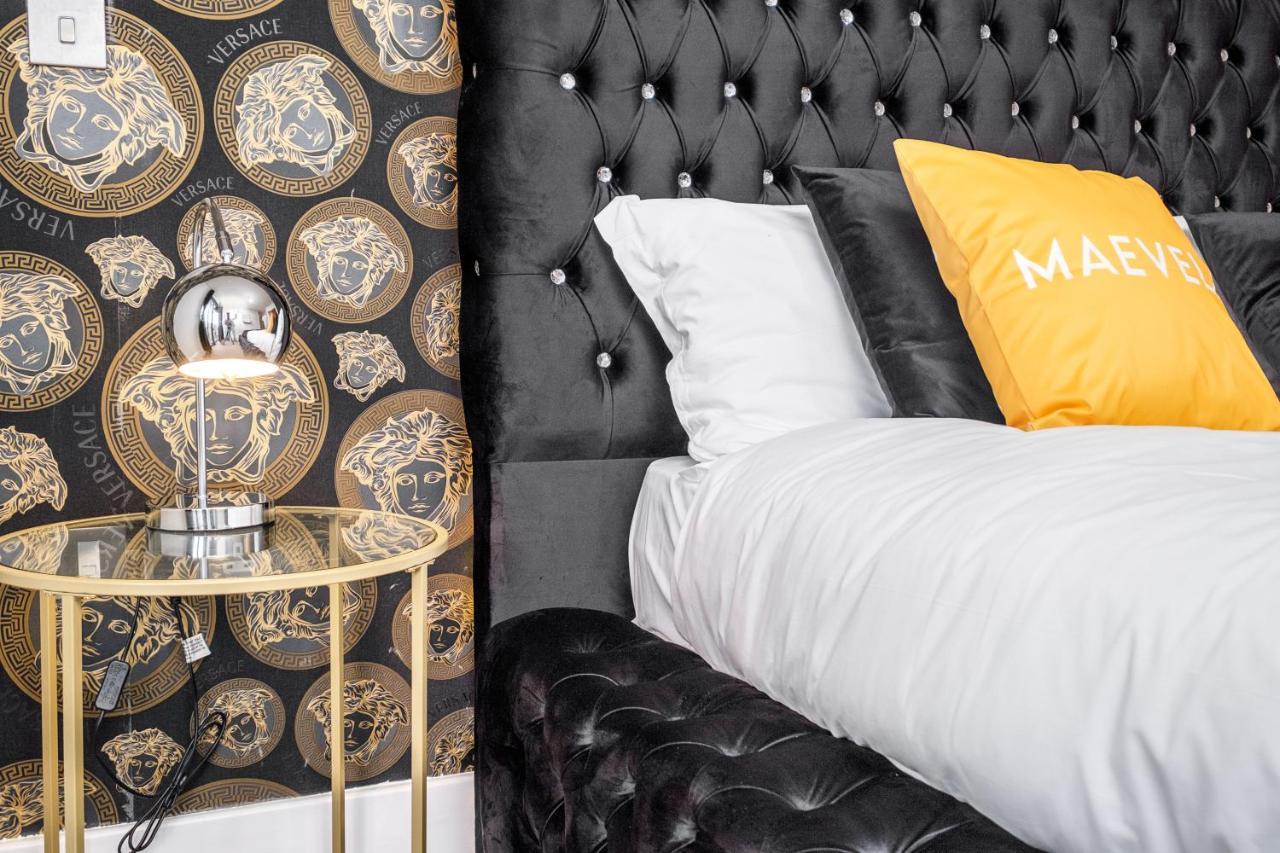 Maevela Apartments - Arcadian Versace Themed Apt ☆ Huge Balcony / Free Parking → Free Netflix -2 Min Walk From Birmingham Hippodrome Theatre, Arcadian, China Town, Sidewalk Club, Gay Village, 5 Mins From New Street Train Station - Birmingham Grand Ce Екстер'єр фото