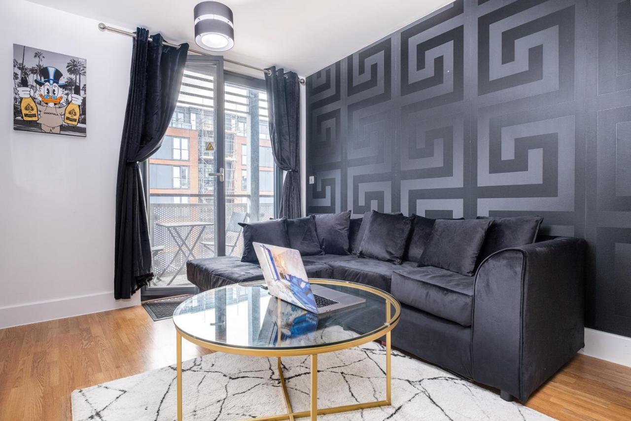 Maevela Apartments - Arcadian Versace Themed Apt ☆ Huge Balcony / Free Parking → Free Netflix -2 Min Walk From Birmingham Hippodrome Theatre, Arcadian, China Town, Sidewalk Club, Gay Village, 5 Mins From New Street Train Station - Birmingham Grand Ce Екстер'єр фото